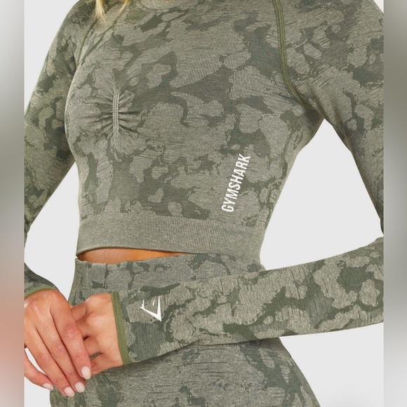 NWOT GYMSHARK ADAPT CAMO SEAMLESS LONG SLEEVE CROP TOP GREEN SIZE S - Picture 3 of 12